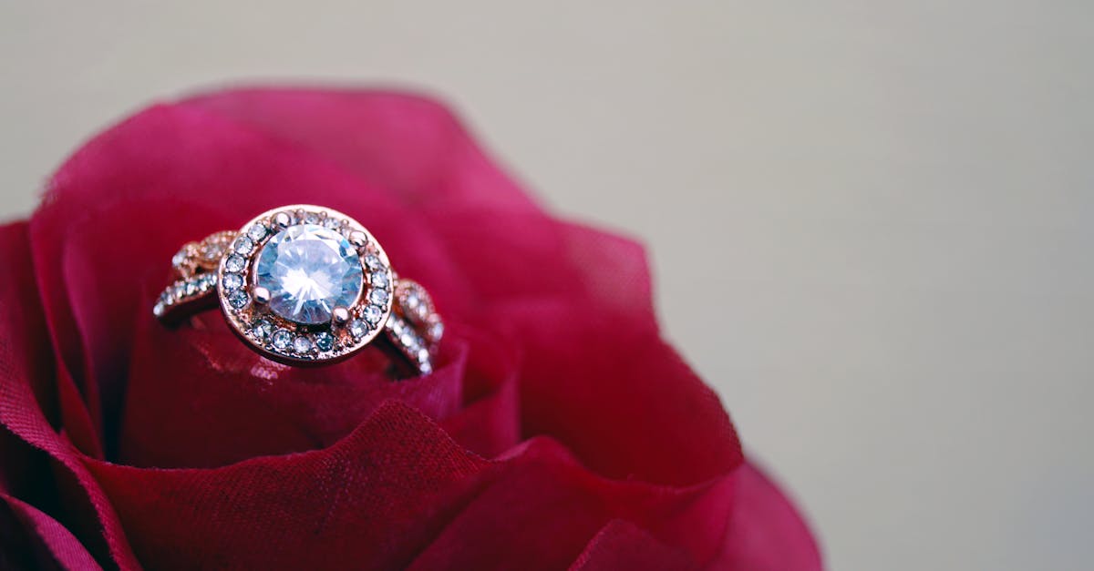 Choosing the Perfect Pave Engagement Ring