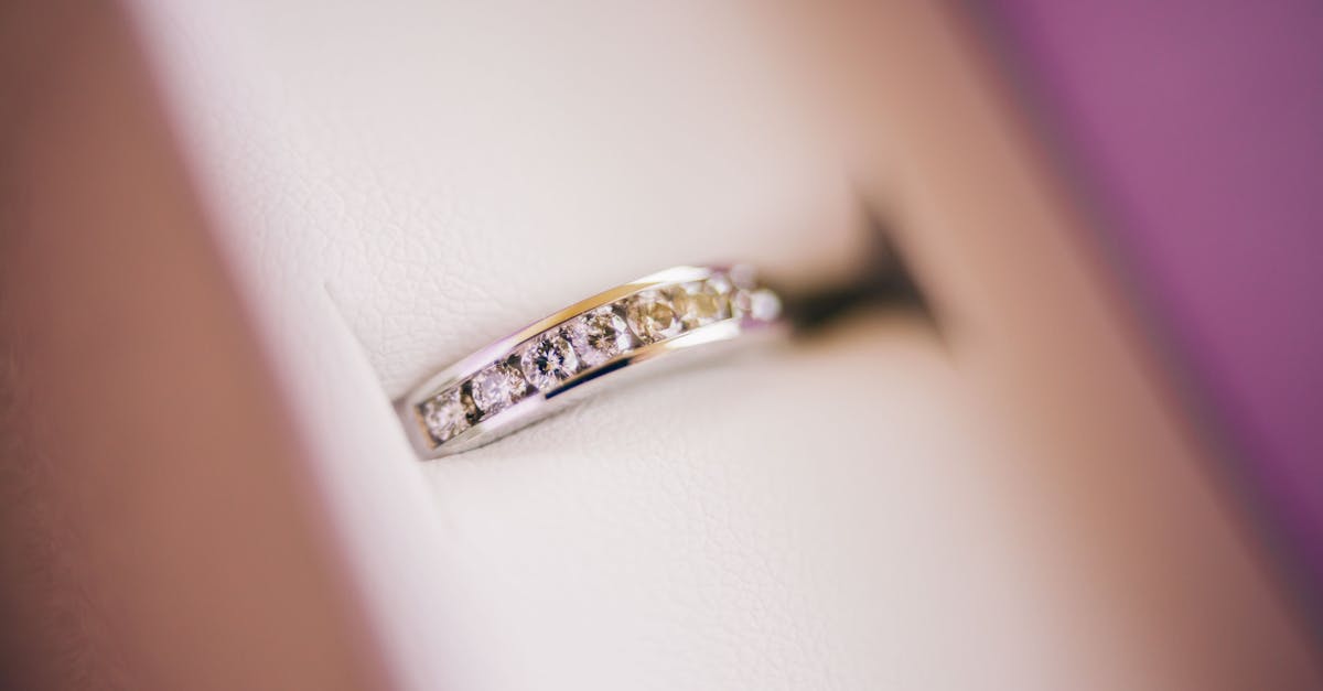 Enhancing the Beauty of Your Solitaire Engagement Ring with Side Stones