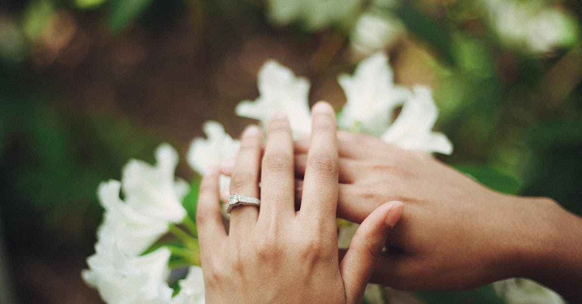 Marquise Cut vs. Round Cut: Which Is Right for Your Engagement Ring?
