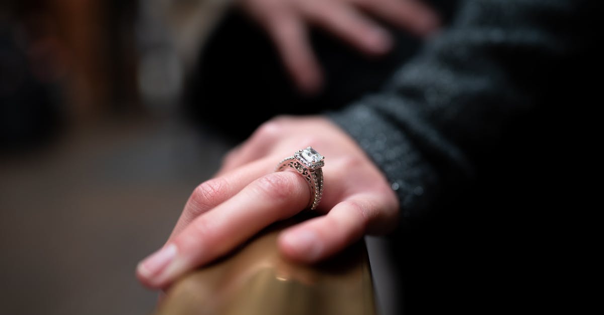 Pros and Cons of Emerald Cut Engagement Rings